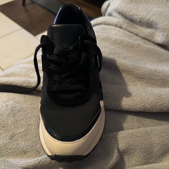 MichAel Kors Running Shoes - Picture 5 of 8